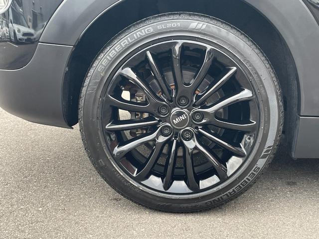 ＭＩＮＩ クラブマン　バッキンガム　クルーズコントロール　純正１７インチブラックＡＷ　純正ナビ　前後ドライブレコーダー　被害軽減ブレーキ　ＢＣカメラ　前車接近警告機能　ＥＴＣ　Ｂｌｕｔｏｏｔｈ接続対応　電格ミラー　ターボ車　オートライト（60枚目）