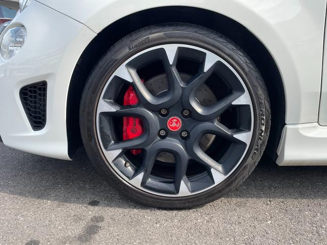 アバルト595 ツーリズモ後期モデル 後期モデル 純正オーディオ Bremboキャリパ レコモン コンペティツィオーネ17インチAW ステアリングスイッチ Blutooth接続対応 パドルシフト レッド革シート アルミ給油キャップ ETC(19枚目)