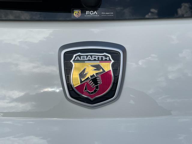 アバルト595 ツーリズモ後期モデル 後期モデル 純正オーディオ Bremboキャリパ レコモン コンペティツィオーネ17インチAW ステアリングスイッチ Blutooth接続対応 パドルシフト レッド革シート アルミ給油キャップ ETC(45枚目)