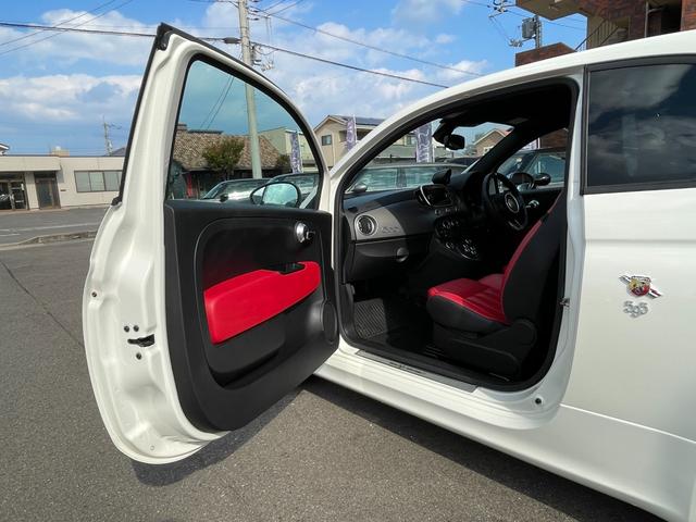 アバルト595 ツーリズモ後期モデル 後期モデル 純正オーディオ Bremboキャリパ レコモン コンペティツィオーネ17インチAW ステアリングスイッチ Blutooth接続対応 パドルシフト レッド革シート アルミ給油キャップ ETC(51枚目)