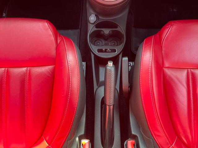 アバルト595 ツーリズモ後期モデル 後期モデル 純正オーディオ Bremboキャリパ レコモン コンペティツィオーネ17インチAW ステアリングスイッチ Blutooth接続対応 パドルシフト レッド革シート アルミ給油キャップ ETC(59枚目)