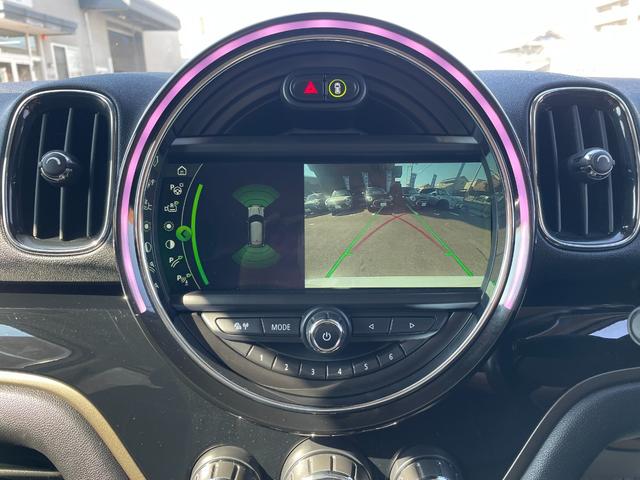 ＭＩＮＩ クーパーＳＤ　クロスオーバー　オール４　４輪駆動　アダプティブクルーズコントロール　シートヒーター　純正ナビ　純正１８インチブラックＡＷ　ＥＴＣ　バックカメラ　電動リアゲート　ルーフレール　フォグランプ　ペッパーＰＫＧ　衝突回避センサー（15枚目）