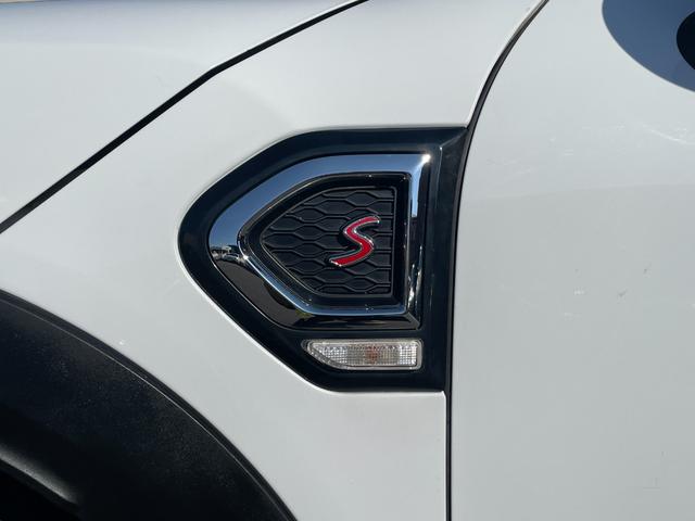 ＭＩＮＩ クーパーＳＤ　クロスオーバー　オール４　４輪駆動　アダプティブクルーズコントロール　シートヒーター　純正ナビ　純正１８インチブラックＡＷ　ＥＴＣ　バックカメラ　電動リアゲート　ルーフレール　フォグランプ　ペッパーＰＫＧ　衝突回避センサー（33枚目）