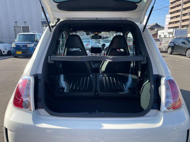 【トランク】リアハッチが大きく荷物の出し入れも簡単に出来ます。
