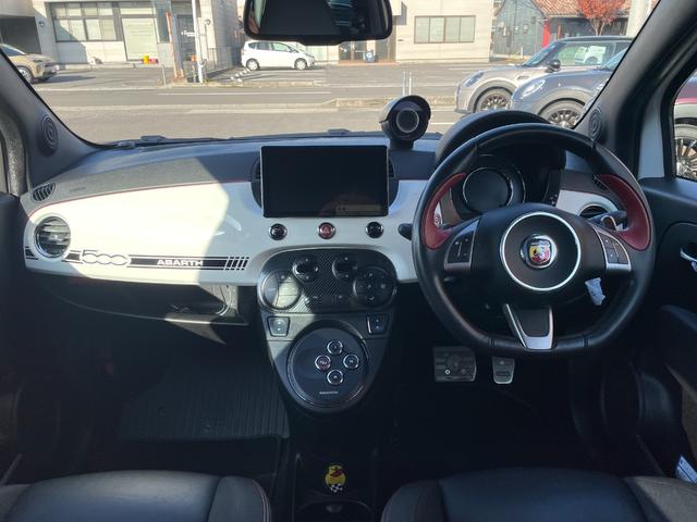 【内装】インパネを車体色に変更しております。