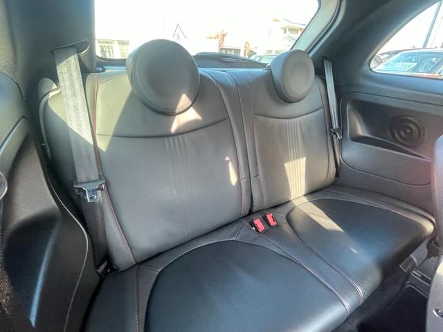 【後部座席】後部座席も乗り心地良いシートになっております。