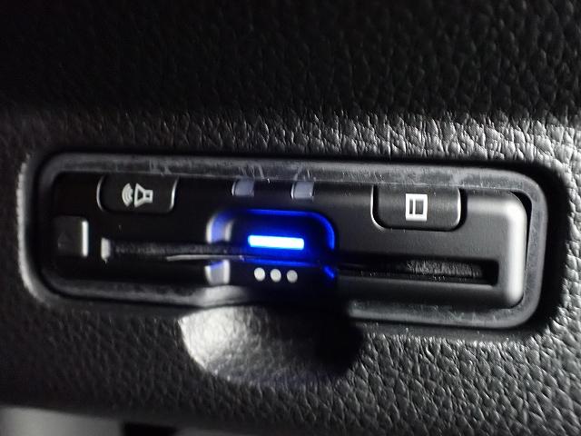 デザインスッキリのビルトイン『ＥＴＣ』！高速道路の特典はもちろん、キャッシュレスなので料金所では徐行するだけで通過可能です！