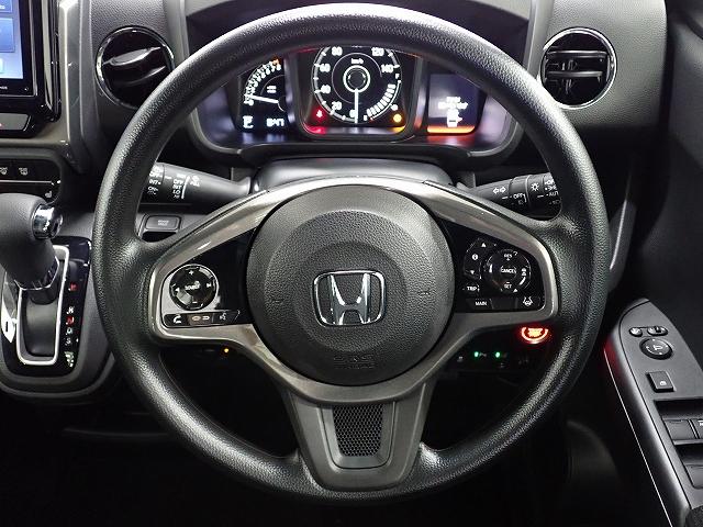 �n���h�������ɂ̓I�[�f�B�I���삪�o����I�[�f�B�I�����[�g�R���g���[���X�C�b�`�A�E���ɂ͂g���������r�d�m�r�h�m�f�ƃI�[�g�N���[�Y�R���g���[���̃X�C�b�`�𑕔��I