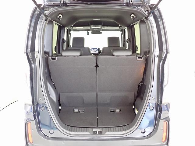 リアシートの後ろにはラゲッジスペースが確保されています。開口部も大きく床も低いので積み降ろしが楽です。