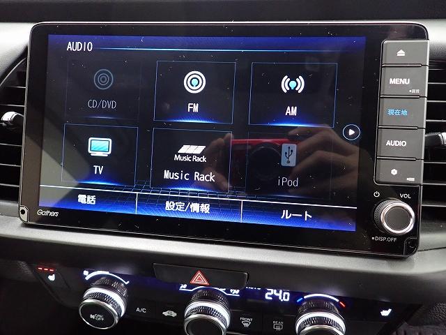 ホンダ純正ナビなのでダッシュボードにスッキリと収まっています。土地勘の無い所でも道に迷わず安心ですね！。ＡＶも色々視聴でるのでドライブも楽しくなりますよ！
