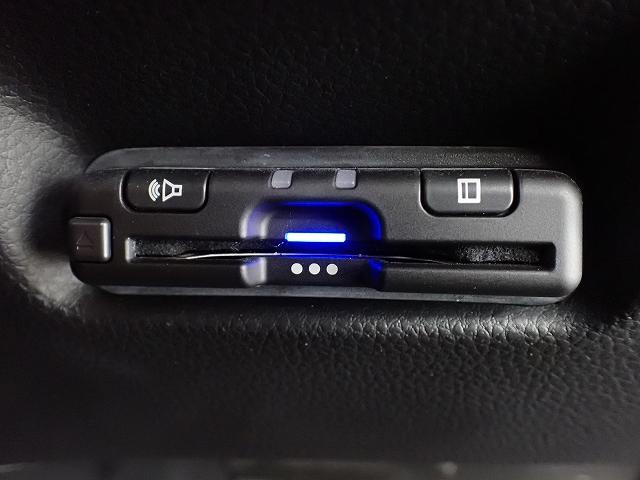 デザインスッキリのビルトイン『ＥＴＣ』！高速道路の特典はもちろん、キャッシュレスなので料金所では徐行するだけで通過可能です！