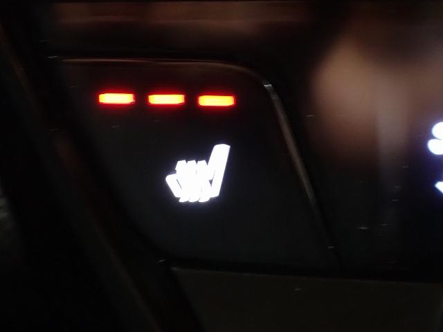 寒い冬でも暖かポカポカのシートヒーターが装備されています。