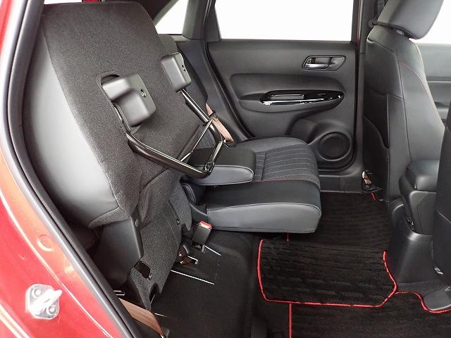 チップアップ、ダイブダウン機構付【ウルトラリアシート】は後席座面を左右分割で跳ね上げることができるので植木やベビーカーなど背の高い荷物をラクラク収納できます。ホンダ車ならではの人気装備です。