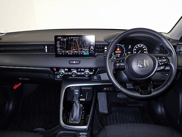 ���F���ɗD�ꂽ�C���p�l�܂��ɓ��ꊴ�̂���f�U�C���őS�̂���������ƁB�X�C�b�`�ނ͌��₷��������₷�����C�A�E�g�ɁB�G���W���X�^�[�g�̓X�^�[�g�{�^���������v�b�V���I