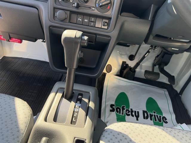 キャリイトラック ＫＣエアコン・パワステ　４ＷＤ／４ＡＴ　キーレス　オートライト　ＡＢＳ　エアバック　エアコン　パワーステアリング　パワーウィンドウ　アイドリングストップ　横滑り防止機能　衝突安全ボディ　荷台マット（11枚目）