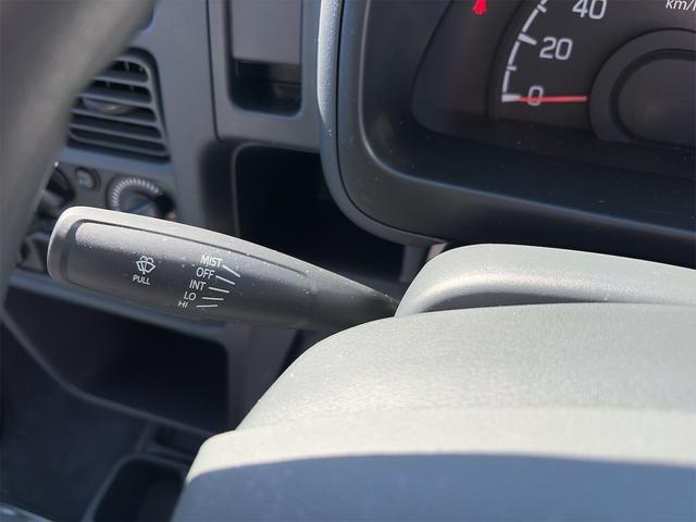 キャリイトラック ＫＣエアコン・パワステ　４ＷＤ／４ＡＴ　キーレス　オートライト　ＡＢＳ　エアバック　エアコン　パワーステアリング　パワーウィンドウ　アイドリングストップ　横滑り防止機能　衝突安全ボディ　荷台マット（28枚目）