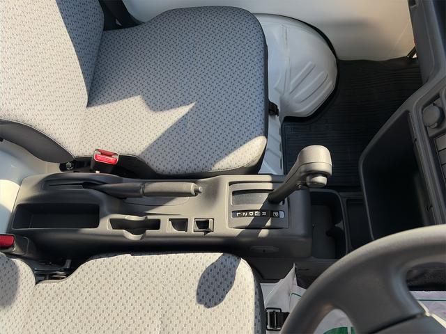 キャリイトラック ＫＣエアコン・パワステ　４ＷＤ／４ＡＴ　キーレス　オートライト　ＡＢＳ　エアバック　エアコン　パワーステアリング　パワーウィンドウ　アイドリングストップ　横滑り防止機能　衝突安全ボディ　荷台マット（31枚目）