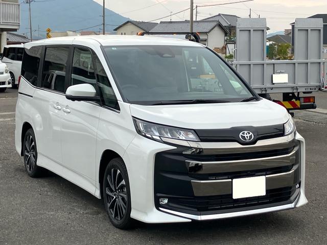 ノア Ｓ－Ｚ　登録済未使用車　７人乗り　アラウンドビューモニター　純正ディスプレイオーディオ　ＥＴＣ２．０　両側パワースライドドア　ＴＶ　Ｂｌｕｅｔｏｏｔｈ　シートヒーター　電子パーキング　アダプティブクルーズ（9枚目）