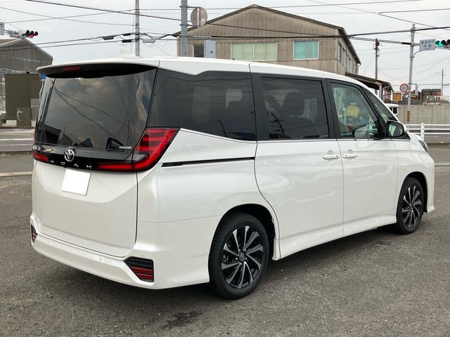 ノア Ｓ－Ｚ　登録済未使用車　７人乗り　アラウンドビューモニター　純正ディスプレイオーディオ　ＥＴＣ２．０　両側パワースライドドア　ＴＶ　Ｂｌｕｅｔｏｏｔｈ　シートヒーター　電子パーキング　アダプティブクルーズ（10枚目）
