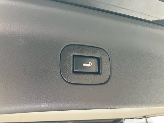 エルグランド ３５０ハイウェイスタープレミアム　ツインサンルーフ　フリップダウンモニター　ＢＯＳＥサウンド　社外１９インチＡＷ　アラウンドビューモニター　パワーバックドア　ＥＴＣ　両側パワースライドドア　シートヒーター　パワーシート　オットマン（32枚目）