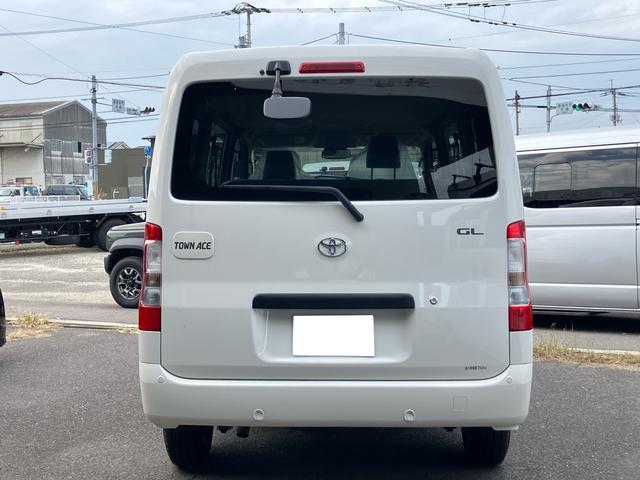 タウンエースバン ＧＬ　登録済未使用車　インパネＡＴ　アイドリングストップ　衝突被害軽減システム　横滑り防止装置　両側スライドドア　キーレスエントリー　パワーウインドウ　エアコン　パワステ　クリアランスソナー（11枚目）
