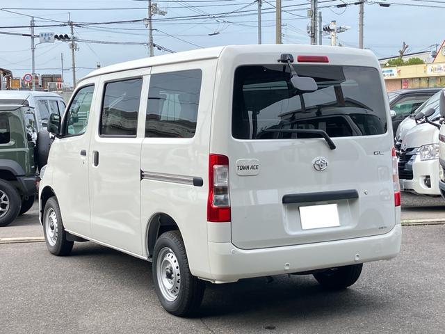 タウンエースバン ＧＬ　登録済未使用車　インパネＡＴ　アイドリングストップ　衝突被害軽減システム　横滑り防止装置　両側スライドドア　キーレスエントリー　パワーウインドウ　エアコン　パワステ　クリアランスソナー（12枚目）