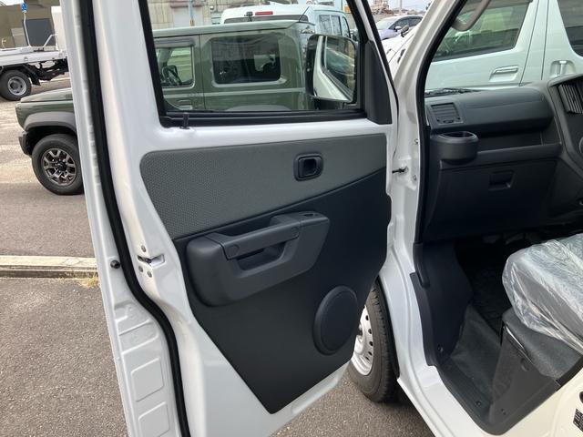 タウンエースバン ＧＬ　登録済未使用車　インパネＡＴ　アイドリングストップ　衝突被害軽減システム　横滑り防止装置　両側スライドドア　キーレスエントリー　パワーウインドウ　エアコン　パワステ　クリアランスソナー（17枚目）