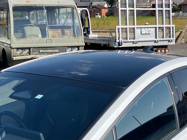 プリウス Ｚ　サンルーフ　純正ディスプレイオーディオ　アラウンドビューモニター　デジタルインナーミラー　ＥＴＣ２．０　パワーバックドア　アダプティブクルーズコントロール　純正ＡＷ　フルセグＴＶ　Ｂｌｕｅｔｏｏｔｈ（4枚目）