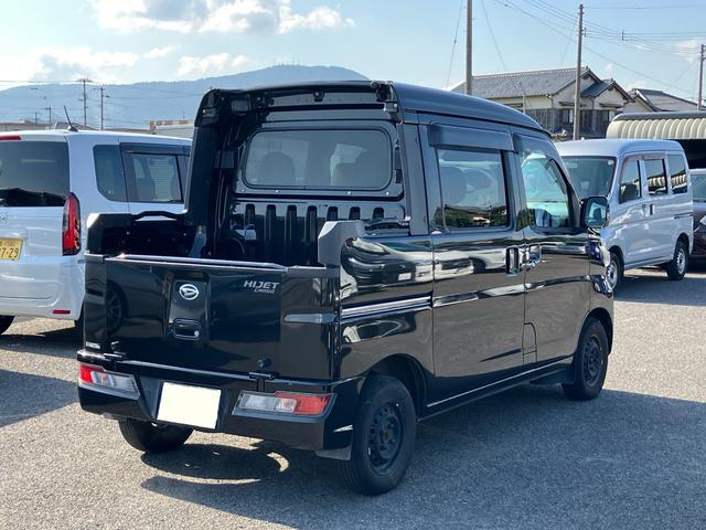 ハイゼットカーゴ デッキバンＧ　ＳＡＩＩＩ　４ＷＤ　ＡＴ　スマートアシスト３　アイドリングストップ　ＣＤ　キーレスエントリー　パワーウインドウ　エアコン　パワステ　横滑り防止装置　衝突被害軽減システム　エコアイドル　電動格納ミラー　オートマ（2枚目）