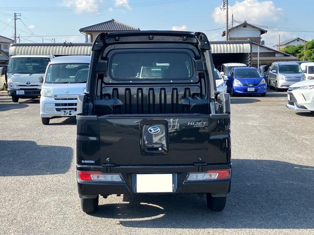 ハイゼットカーゴ デッキバンＧ　ＳＡＩＩＩ　４ＷＤ　ＡＴ　スマートアシスト３　アイドリングストップ　ＣＤ　キーレスエントリー　パワーウインドウ　エアコン　パワステ　横滑り防止装置　衝突被害軽減システム　エコアイドル　電動格納ミラー　オートマ（7枚目）
