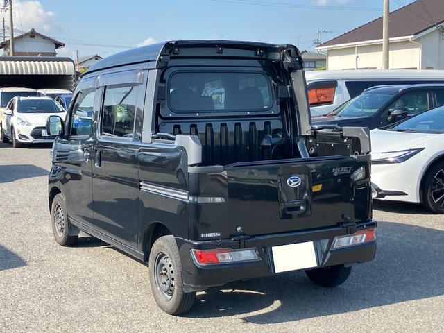 ハイゼットカーゴ デッキバンＧ　ＳＡＩＩＩ　４ＷＤ　ＡＴ　スマートアシスト３　アイドリングストップ　ＣＤ　キーレスエントリー　パワーウインドウ　エアコン　パワステ　横滑り防止装置　衝突被害軽減システム　エコアイドル　電動格納ミラー　オートマ（9枚目）