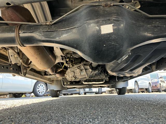 ハイゼットカーゴ デッキバンＧ　ＳＡＩＩＩ　４ＷＤ　ＡＴ　スマートアシスト３　アイドリングストップ　ＣＤ　キーレスエントリー　パワーウインドウ　エアコン　パワステ　横滑り防止装置　衝突被害軽減システム　エコアイドル　電動格納ミラー　オートマ（12枚目）