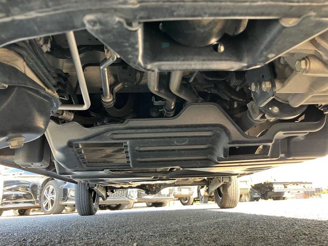 ハイゼットカーゴ デッキバンＧ　ＳＡＩＩＩ　４ＷＤ　ＡＴ　スマートアシスト３　アイドリングストップ　ＣＤ　キーレスエントリー　パワーウインドウ　エアコン　パワステ　横滑り防止装置　衝突被害軽減システム　エコアイドル　電動格納ミラー　オートマ（13枚目）