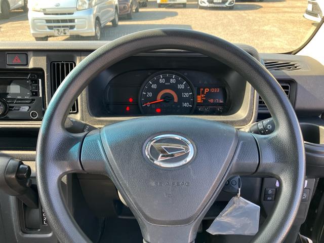 ハイゼットカーゴ デッキバンＧ　ＳＡＩＩＩ　４ＷＤ　ＡＴ　スマートアシスト３　アイドリングストップ　ＣＤ　キーレスエントリー　パワーウインドウ　エアコン　パワステ　横滑り防止装置　衝突被害軽減システム　エコアイドル　電動格納ミラー　オートマ（27枚目）