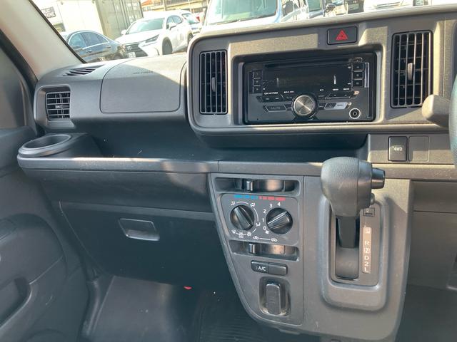 ハイゼットカーゴ デッキバンＧ　ＳＡＩＩＩ　４ＷＤ　ＡＴ　スマートアシスト３　アイドリングストップ　ＣＤ　キーレスエントリー　パワーウインドウ　エアコン　パワステ　横滑り防止装置　衝突被害軽減システム　エコアイドル　電動格納ミラー　オートマ（29枚目）