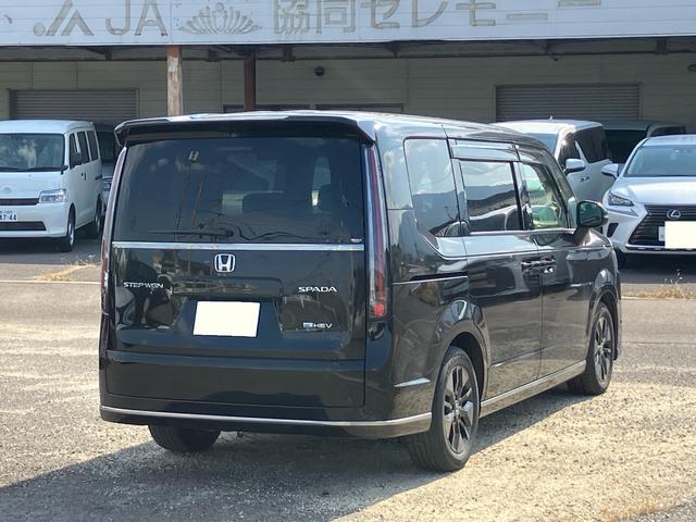 ステップワゴン ｅ：ＨＥＶスパーダ　７人乗り　マルチビューカメラシステム　ギャザーズナビ　ブラインドスポットインフォメーション　ホンダセンシング　メモリー機能付パワーテールゲート　シートヒーター　ドラレコ　ＥＴＣ　両側パワースライドドア（9枚目）