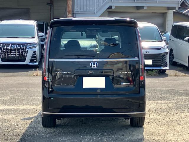 ステップワゴン ｅ：ＨＥＶスパーダ　７人乗り　マルチビューカメラシステム　ギャザーズナビ　ブラインドスポットインフォメーション　ホンダセンシング　メモリー機能付パワーテールゲート　シートヒーター　ドラレコ　ＥＴＣ　両側パワースライドドア（10枚目）