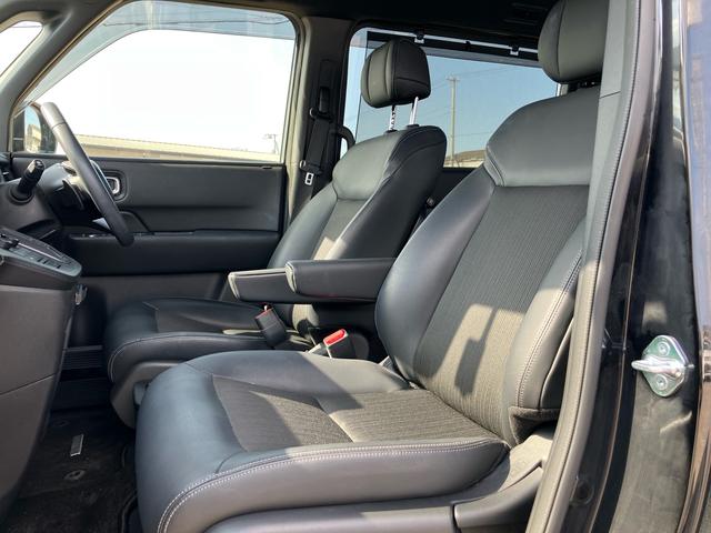 ステップワゴン ｅ：ＨＥＶスパーダ　７人乗り　マルチビューカメラシステム　ギャザーズナビ　ブラインドスポットインフォメーション　ホンダセンシング　メモリー機能付パワーテールゲート　シートヒーター　ドラレコ　ＥＴＣ　両側パワースライドドア（14枚目）