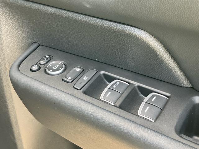 ステップワゴン ｅ：ＨＥＶスパーダ　７人乗り　マルチビューカメラシステム　ギャザーズナビ　ブラインドスポットインフォメーション　ホンダセンシング　メモリー機能付パワーテールゲート　シートヒーター　ドラレコ　ＥＴＣ　両側パワースライドドア（29枚目）