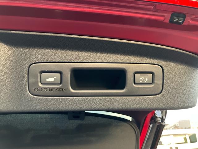 ヴェゼル ｅ：ＨＥＶ　Ｚ　ギャザーズナビ　Ｂｌｕｅｔｏｏｔｈ　バックモニター　フルセグＴＶ　ドライブレコーダー　電動リアゲート　アダプティブクルーズコントロール　ＥＴＣ　ブラインドスポットモニター　パドルシフト　シートヒーター（23枚目）