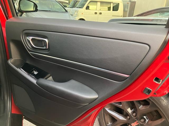 ヴェゼル ｅ：ＨＥＶ　Ｚ　ギャザーズナビ　Ｂｌｕｅｔｏｏｔｈ　バックモニター　フルセグＴＶ　ドライブレコーダー　電動リアゲート　アダプティブクルーズコントロール　ＥＴＣ　ブラインドスポットモニター　パドルシフト　シートヒーター（24枚目）