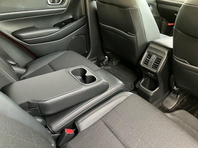 ヴェゼル ｅ：ＨＥＶ　Ｚ　ギャザーズナビ　Ｂｌｕｅｔｏｏｔｈ　バックモニター　フルセグＴＶ　ドライブレコーダー　電動リアゲート　アダプティブクルーズコントロール　ＥＴＣ　ブラインドスポットモニター　パドルシフト　シートヒーター（26枚目）