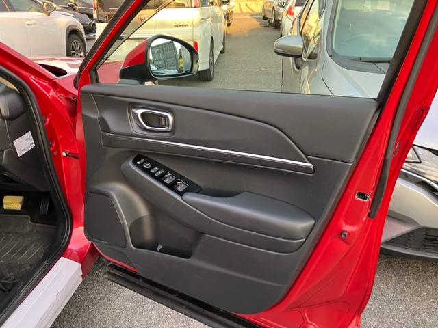 ヴェゼル ｅ：ＨＥＶ　Ｚ　ギャザーズナビ　Ｂｌｕｅｔｏｏｔｈ　バックモニター　フルセグＴＶ　ドライブレコーダー　電動リアゲート　アダプティブクルーズコントロール　ＥＴＣ　ブラインドスポットモニター　パドルシフト　シートヒーター（27枚目）