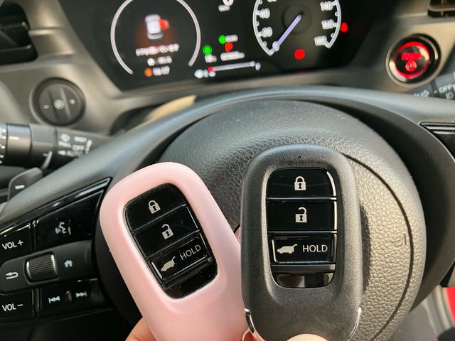 ヴェゼル ｅ：ＨＥＶ　Ｚ　ギャザーズナビ　Ｂｌｕｅｔｏｏｔｈ　バックモニター　フルセグＴＶ　ドライブレコーダー　電動リアゲート　アダプティブクルーズコントロール　ＥＴＣ　ブラインドスポットモニター　パドルシフト　シートヒーター（51枚目）