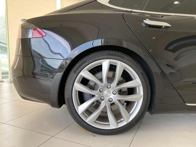 モデルＳ ９０Ｄ　エンハンストオートパイロット　黒革　ガラスサンルーフ　パワーシート　シートヒーター　純正アルミホイール　ＥＴＣ　ＬＥＤヘッドライト（30枚目）