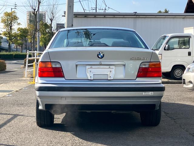 ３シリーズ ３２０ｉ　キーレスエントリー　ＥＴＣ　１６インチアルミホイール　横滑り防止機能　Ｗエアバッグ　ＡＢＳ（8枚目）