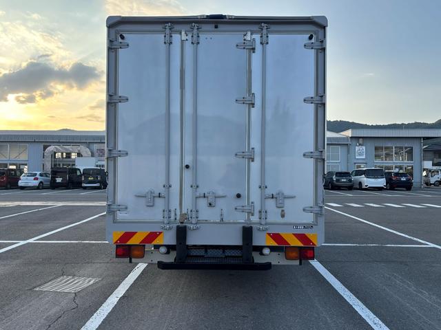 フォワード  車検整備完了済み即納車可能・フルワイド・アルミウィング・6200・ラッシングレール・バックカメラ・ETC(4枚目)