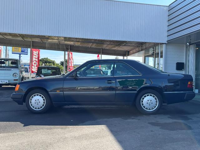 ミディアムクラス ３００ＣＥ－２４　左ハンドル・クルーズコントロール・パワーシート・ヘッドライトワイパー・紺革（2枚目）