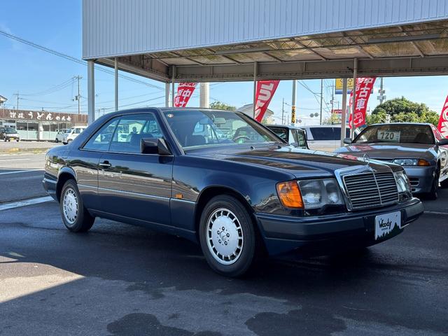 ミディアムクラス ３００ＣＥ－２４　左ハンドル・クルーズコントロール・パワーシート・ヘッドライトワイパー・紺革（3枚目）