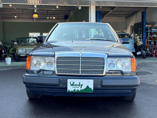 ミディアムクラス ３００ＣＥ－２４　左ハンドル・クルーズコントロール・パワーシート・ヘッドライトワイパー・紺革（7枚目）